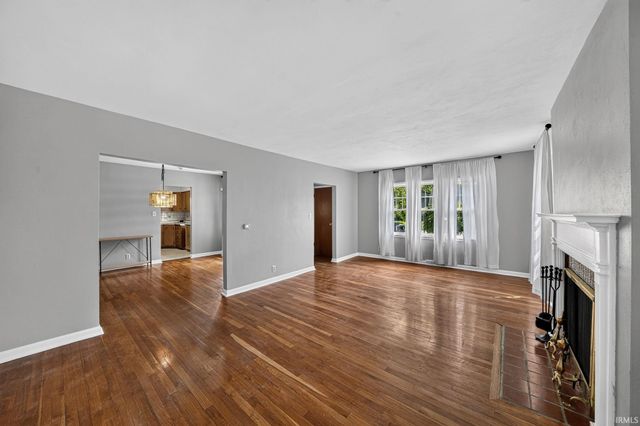 723 W Angela Boulevard, South Bend, IN 46617