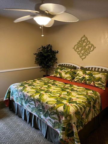 12870 Briarlake Drive 205, Palm Beach Gardens, FL 33418