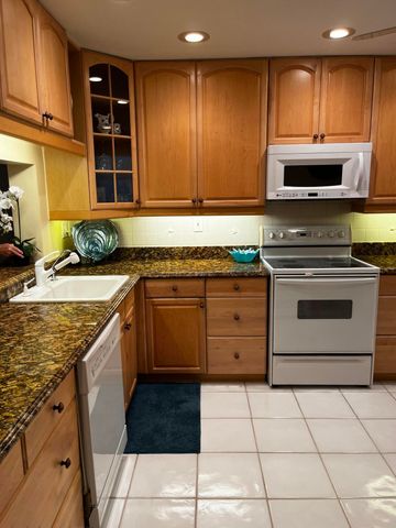 12870 Briarlake Drive 205, Palm Beach Gardens, FL 33418