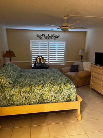 12870 Briarlake Drive 205, Palm Beach Gardens, FL 33418