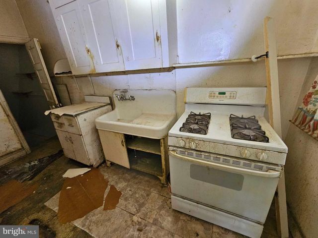 1928 LAVEER ST, Philadelphia, PA 19141