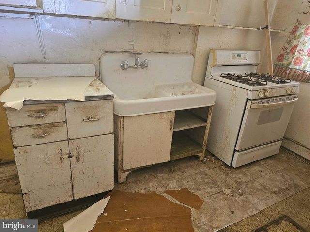 1928 LAVEER ST, Philadelphia, PA 19141