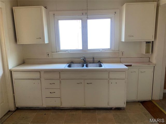 1105 W 9th Street, Alton, IL 62002