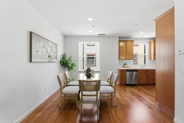 231 Peppermint Tree Terrace 3, Sunnyvale, CA 94086
