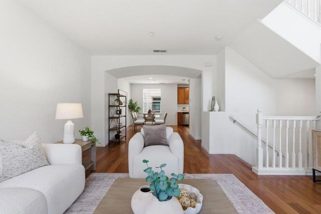 231 Peppermint Tree Terrace 3, Sunnyvale, CA 94086