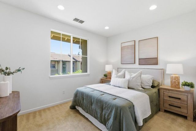 231 Peppermint Tree Terrace 3, Sunnyvale, CA 94086