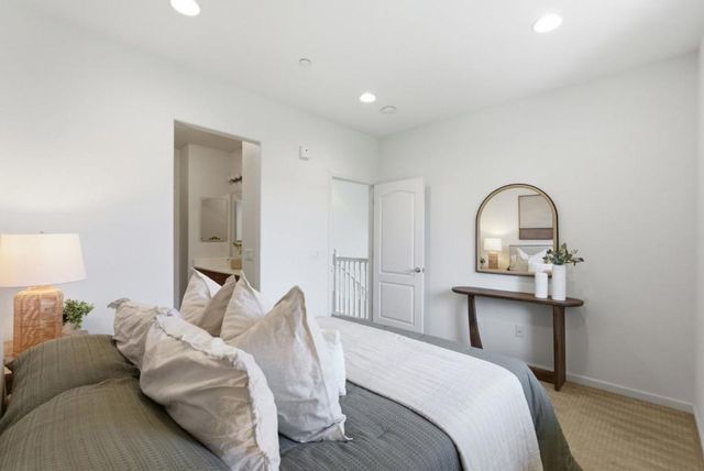 231 Peppermint Tree Terrace 3, Sunnyvale, CA 94086