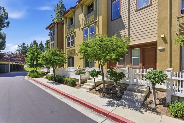 231 Peppermint Tree Terrace 3, Sunnyvale, CA 94086