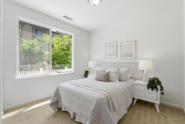 231 Peppermint Tree Terrace 3, Sunnyvale, CA 94086