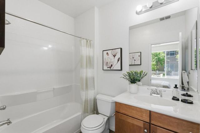 231 Peppermint Tree Terrace 3, Sunnyvale, CA 94086