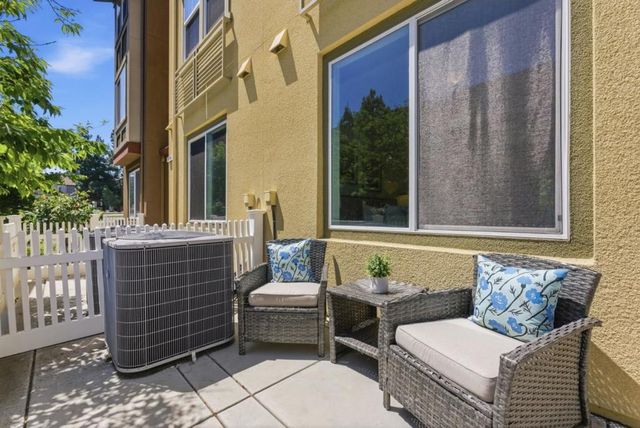 231 Peppermint Tree Terrace 3, Sunnyvale, CA 94086