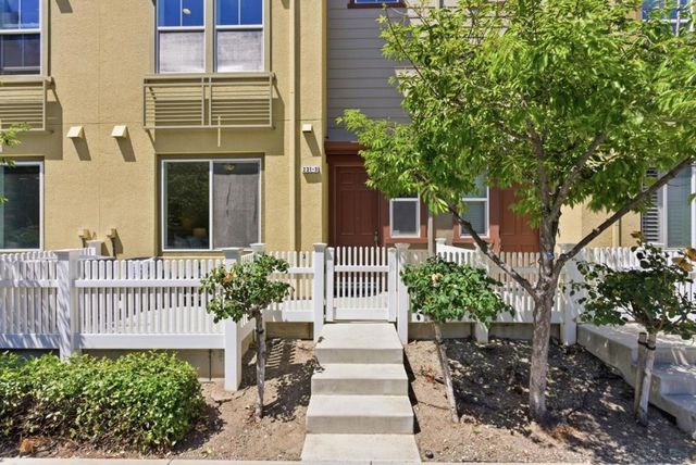231 Peppermint Tree Terrace 3, Sunnyvale, CA 94086