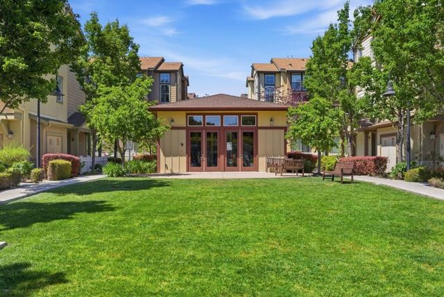 231 Peppermint Tree Terrace 3, Sunnyvale, CA 94086
