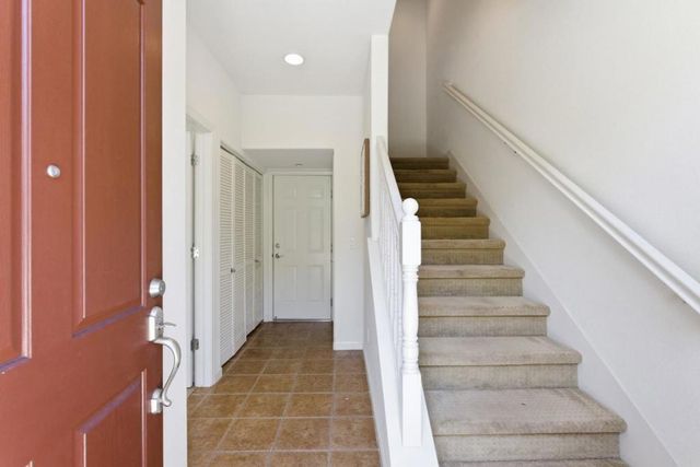 231 Peppermint Tree Terrace 3, Sunnyvale, CA 94086