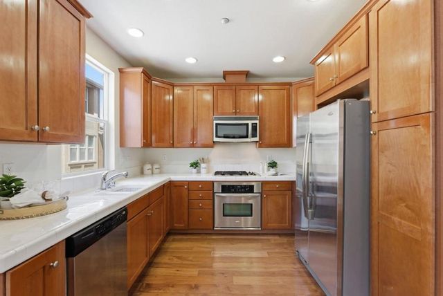 231 Peppermint Tree Terrace 3, Sunnyvale, CA 94086