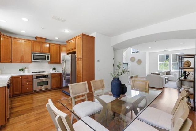 231 Peppermint Tree Terrace 3, Sunnyvale, CA 94086