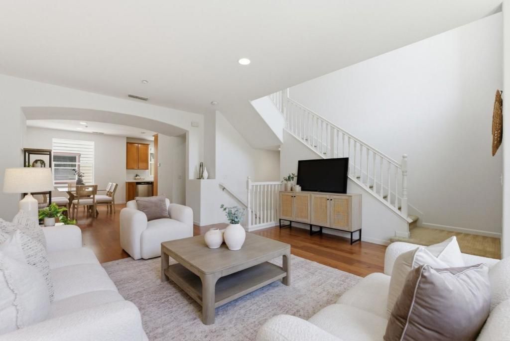 231 Peppermint Tree Terrace 3, Sunnyvale, CA 94086
