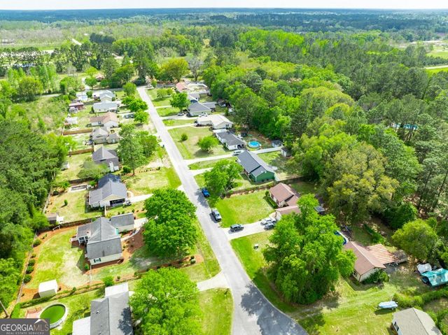 565 S OAKS Courts, Waycross, GA 31503
