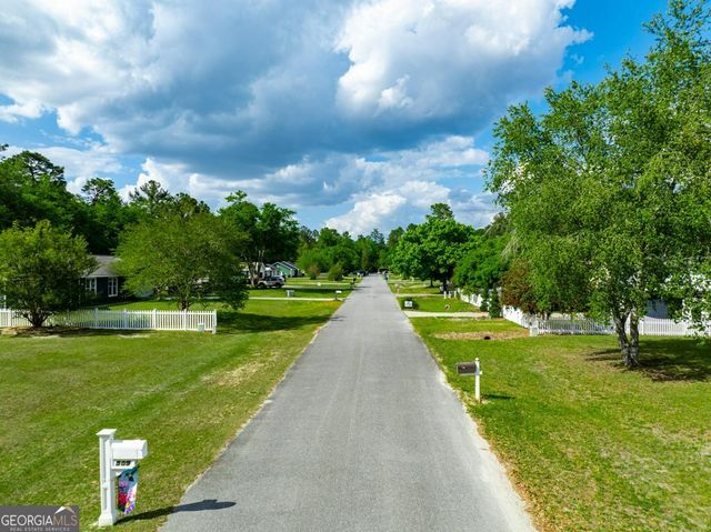 565 S OAKS Courts, Waycross, GA 31503