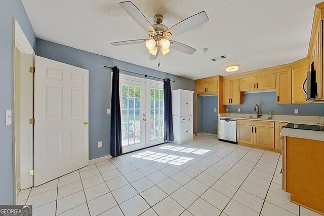 565 S OAKS Courts, Waycross, GA 31503