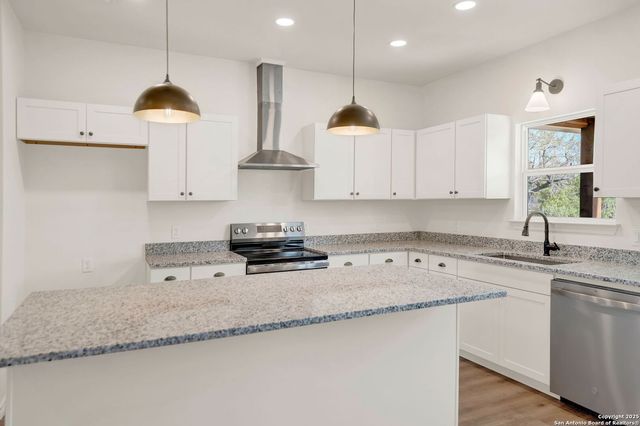 125 County Road 4616, Hondo, TX 78861