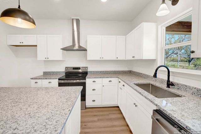 125 County Road 4616, Hondo, TX 78861