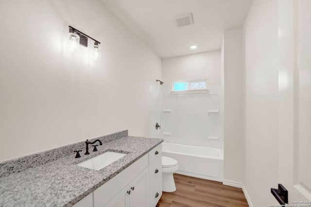 125 County Road 4616, Hondo, TX 78861