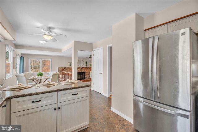 517 PERRY DR, Mount Laurel, NJ 08054