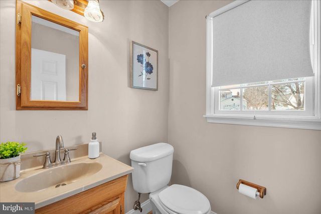 517 PERRY DR, Mount Laurel, NJ 08054