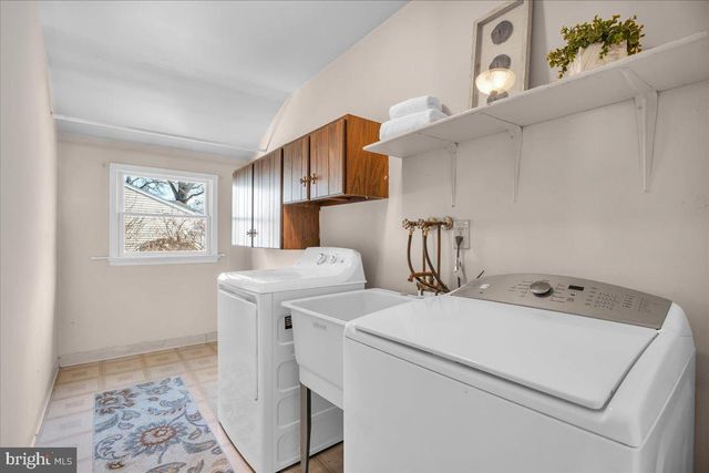 517 PERRY DR, Mount Laurel, NJ 08054