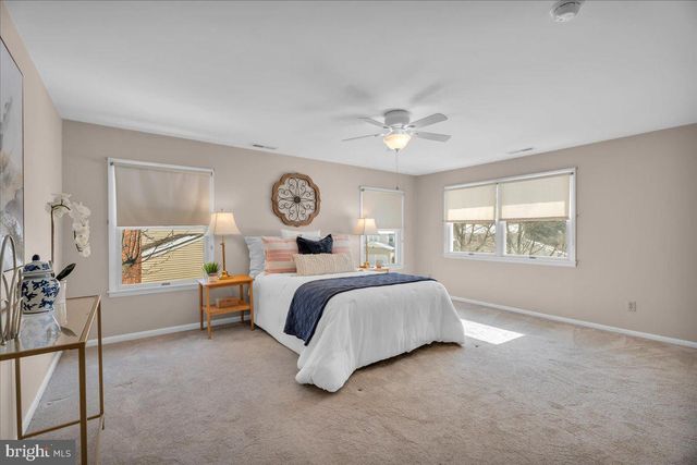 517 PERRY DR, Mount Laurel, NJ 08054