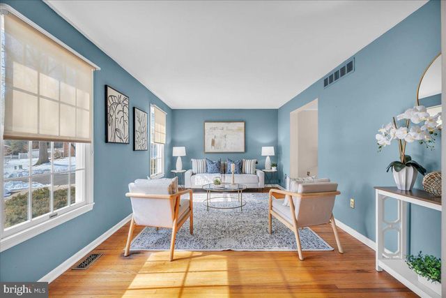 517 PERRY DR, Mount Laurel, NJ 08054