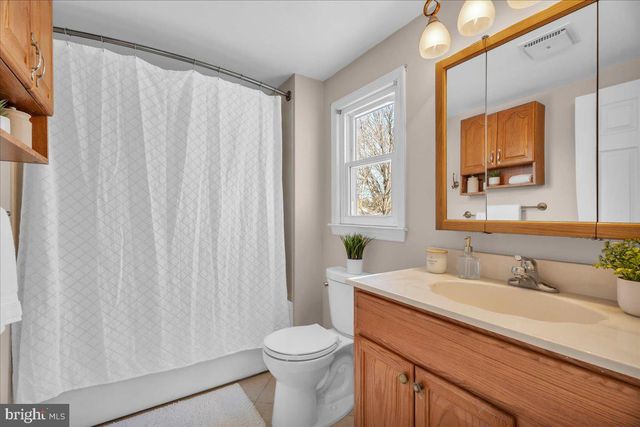 517 PERRY DR, Mount Laurel, NJ 08054