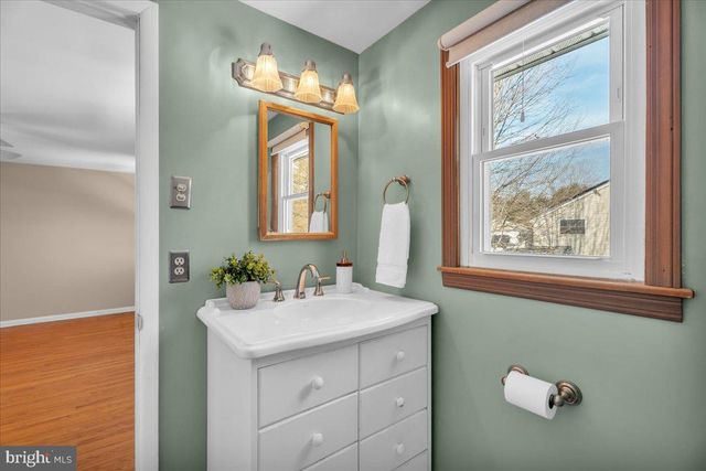 517 PERRY DR, Mount Laurel, NJ 08054