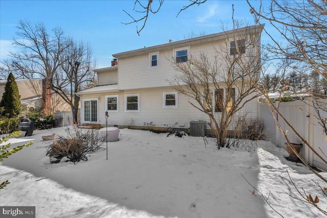 517 PERRY DR, Mount Laurel, NJ 08054