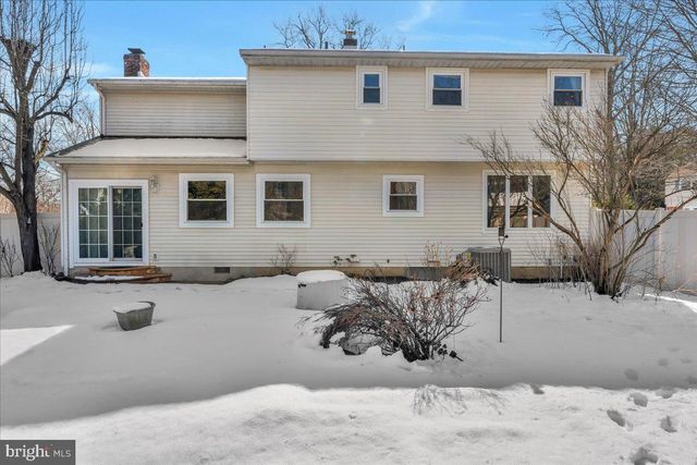 517 PERRY DR, Mount Laurel, NJ 08054