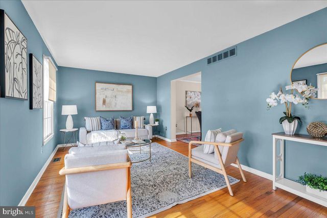 517 PERRY DR, Mount Laurel, NJ 08054