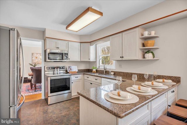 517 PERRY DR, Mount Laurel, NJ 08054