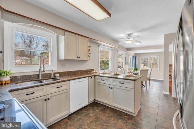 517 PERRY DR, Mount Laurel, NJ 08054