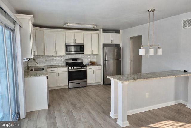 423 W JACKSON AVE, Magnolia, NJ 08049