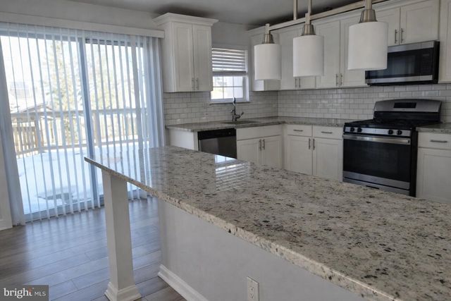 423 W JACKSON AVE, Magnolia, NJ 08049