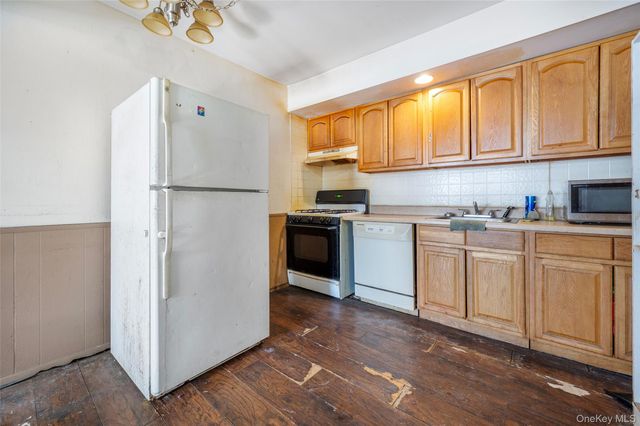 14989 253rd Street, Rosedale, NY 11422