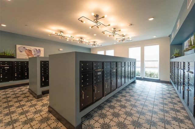 1690 North Loop 348, Houston, TX 77009