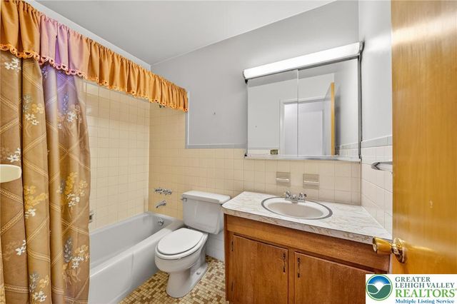 2765 Northampton Street, Palmer Twp, PA 18045
