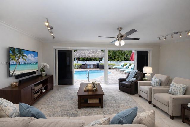 4480 NW 61st St, North Lauderdale, FL 33319