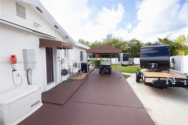 4480 NW 61st St, North Lauderdale, FL 33319