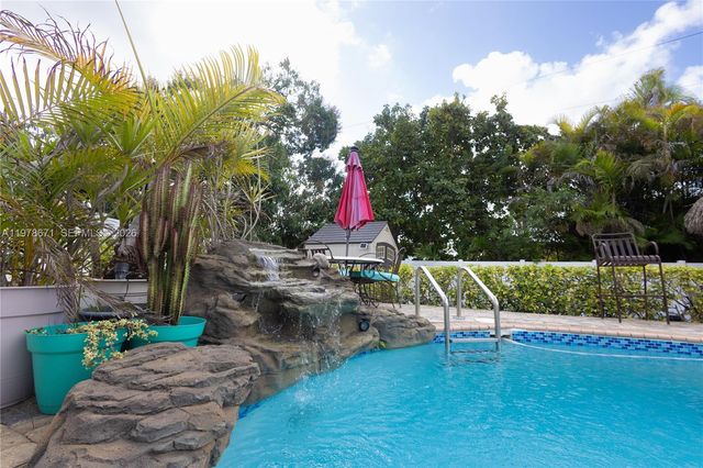 4480 NW 61st St, North Lauderdale, FL 33319