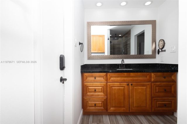 4480 NW 61st St, North Lauderdale, FL 33319