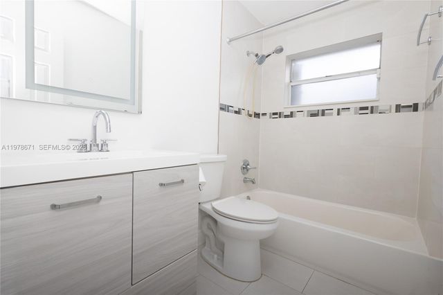 4480 NW 61st St, North Lauderdale, FL 33319