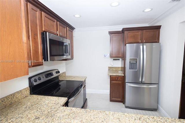 4480 NW 61st St, North Lauderdale, FL 33319